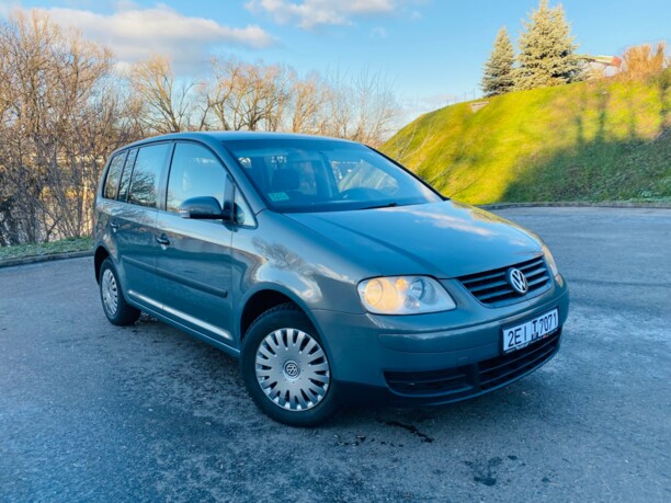 Volkswagen Touran I, 7 мест, 2003 г.