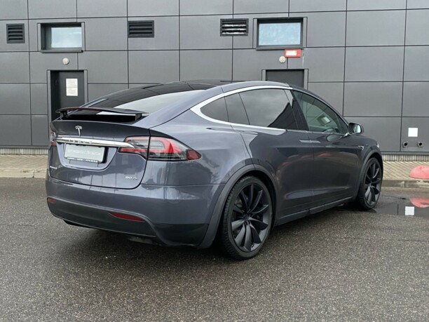 Tesla Model X, 7 мест, 2016 г.