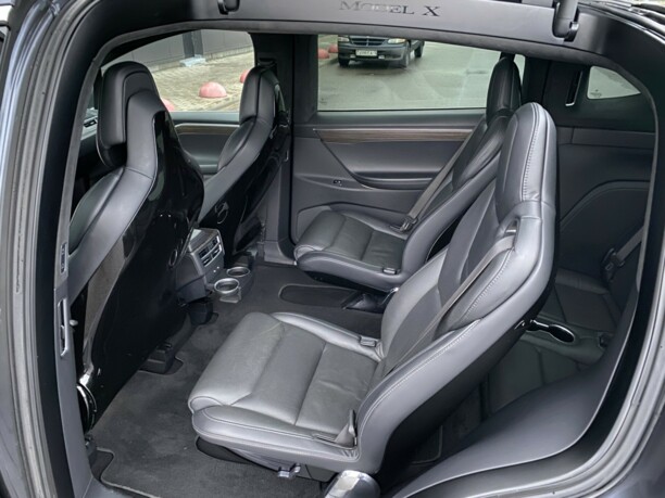 Tesla Model X, 7 мест, 2016 г.