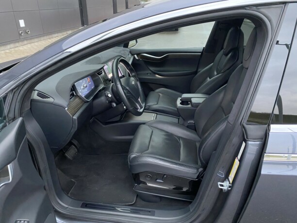 Tesla Model X, 7 мест, 2016 г.