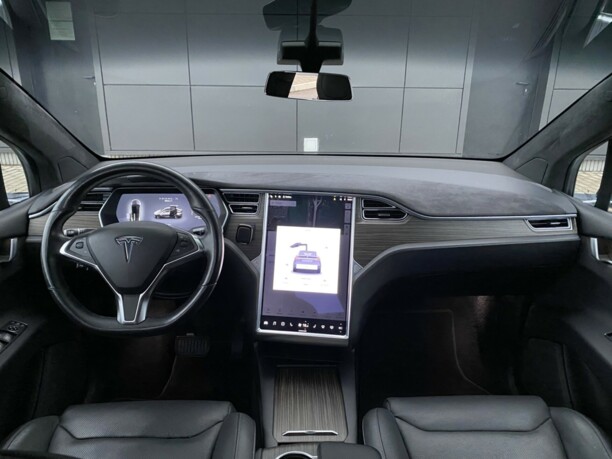 Tesla Model X, 7 мест, 2016 г.
