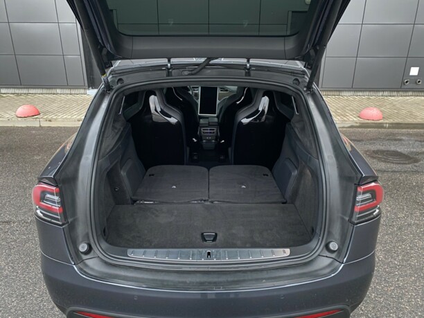 Tesla Model X, 7 мест, 2016 г.