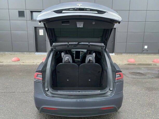 Tesla Model X, 7 мест, 2016 г.