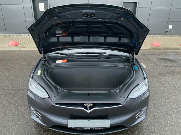 Tesla Model X, 7 мест, 2016 г.