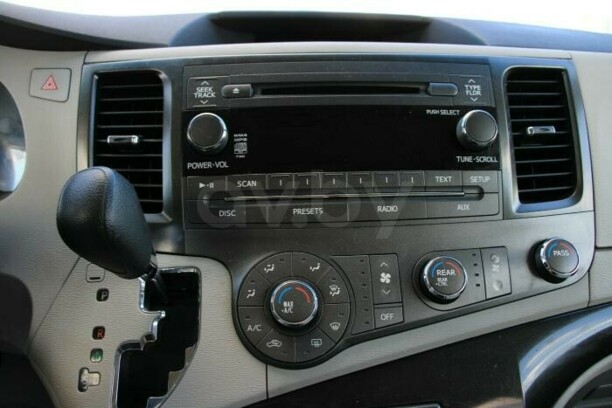 Toyota Sienna III (XL30), 7 мест, 2011 г.