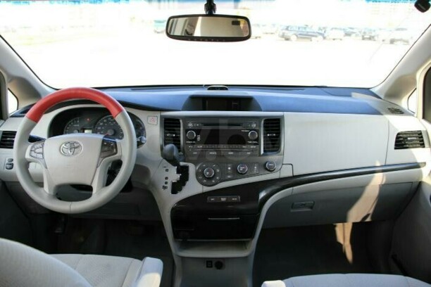 Toyota Sienna III (XL30), 7 мест, 2011 г.