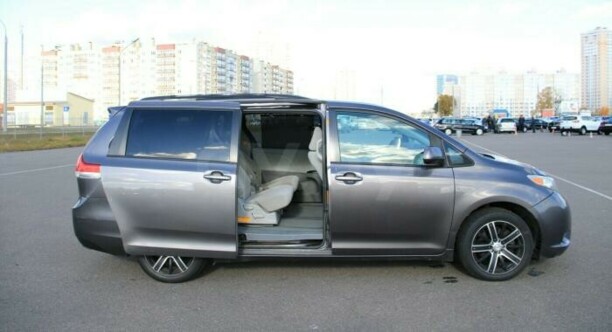 Toyota Sienna III (XL30), 7 мест, 2011 г.