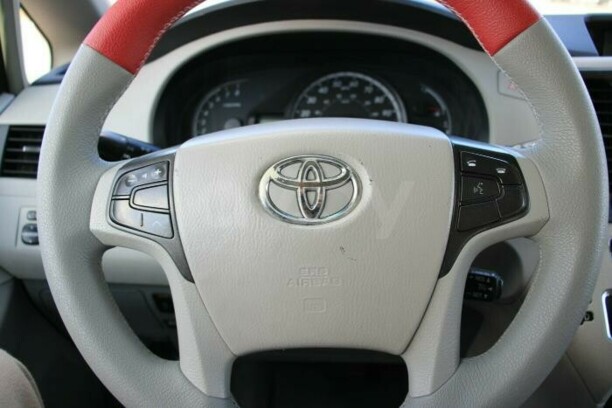 Toyota Sienna III (XL30), 7 мест, 2011 г.