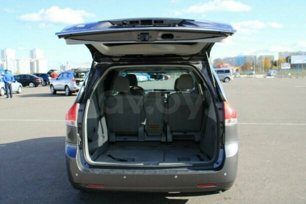 Toyota Sienna III (XL30), 7 мест, 2011 г.