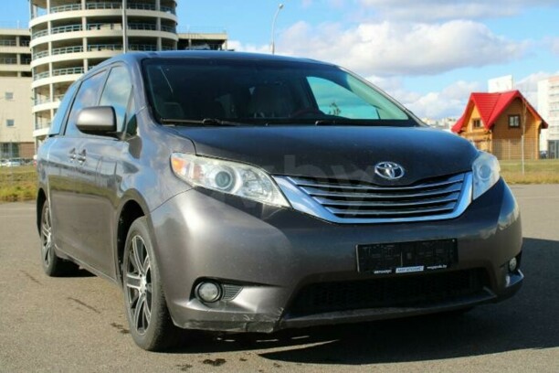 Toyota Sienna III (XL30), 7 мест, 2011 г.