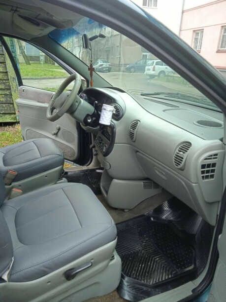 Chrysler Voyager III, 7 мест, 1999 г.