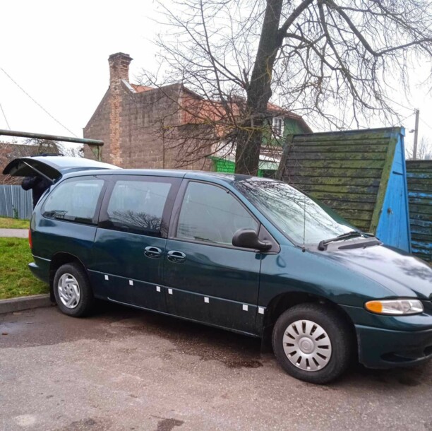 Chrysler Voyager III, 7 мест, 1999 г.