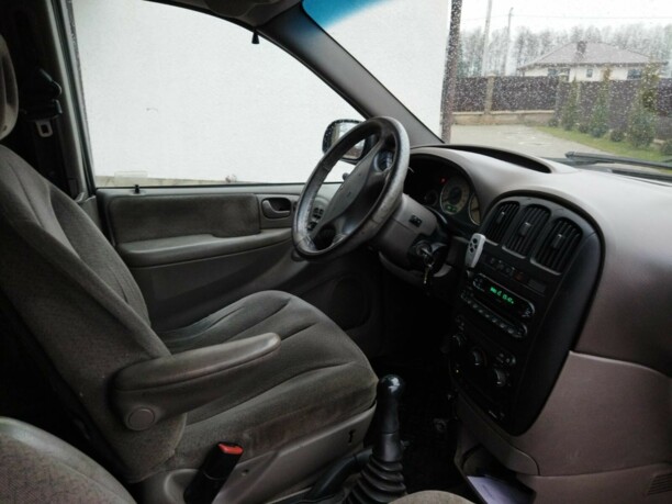 Chrysler Voyager IV, 7 мест, 2001 г.
