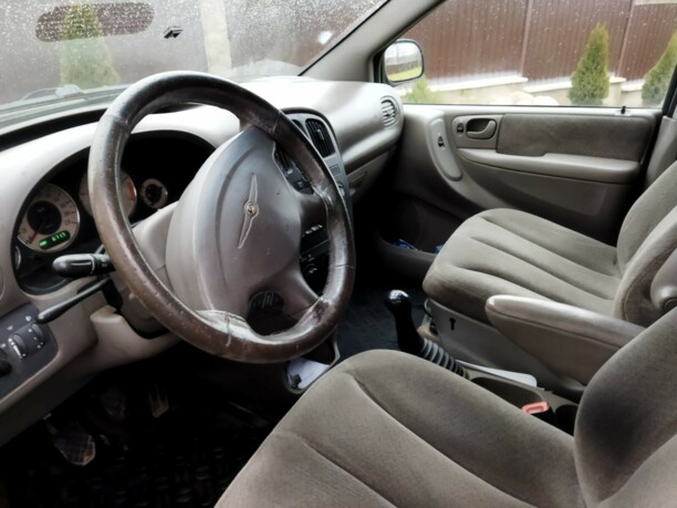 Chrysler Voyager IV, 7 мест, 2001 г.