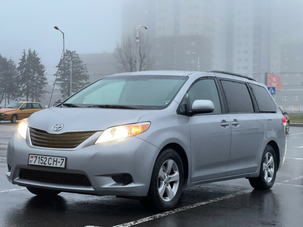 Toyota Sienna III (XL30), 7 мест, 2010 г.