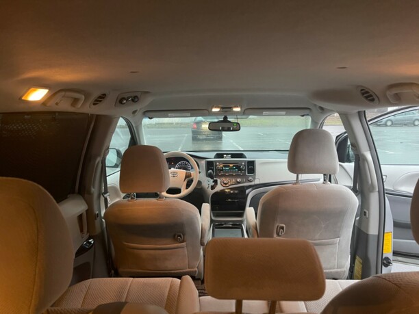 Toyota Sienna III (XL30), 7 мест, 2010 г.