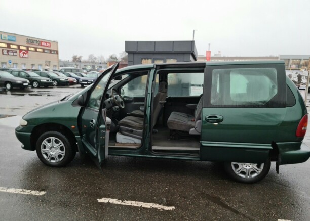 Chrysler Voyager III, 7 мест, 1996 г.