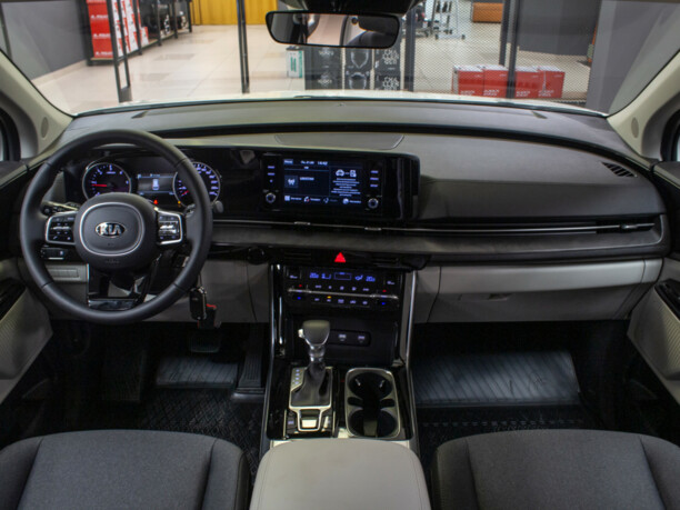 Kia Carnival III, 7 мест, 2021 г.