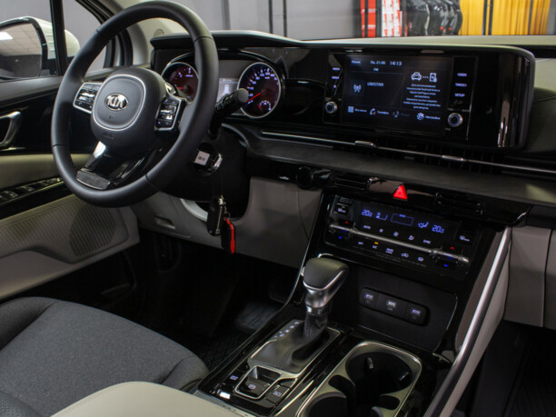 Kia Carnival III, 7 мест, 2021 г.