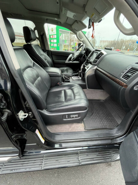 Toyota Land Cruiser J200 · Рестайлинг, 7 мест, 2013 г.