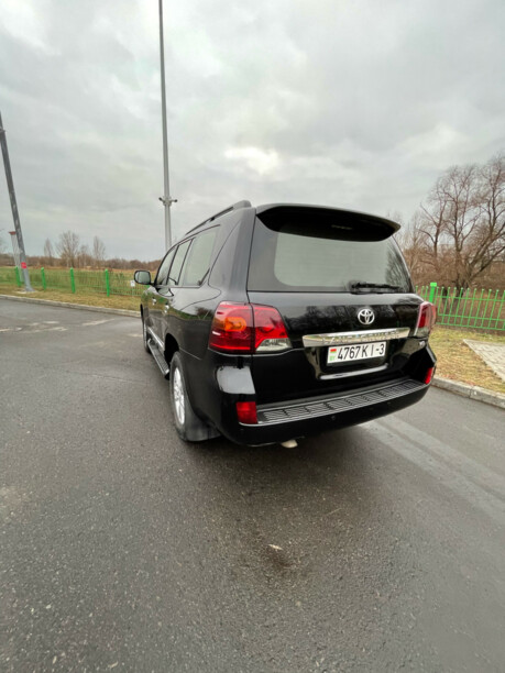 Toyota Land Cruiser J200 · Рестайлинг, 7 мест, 2013 г.