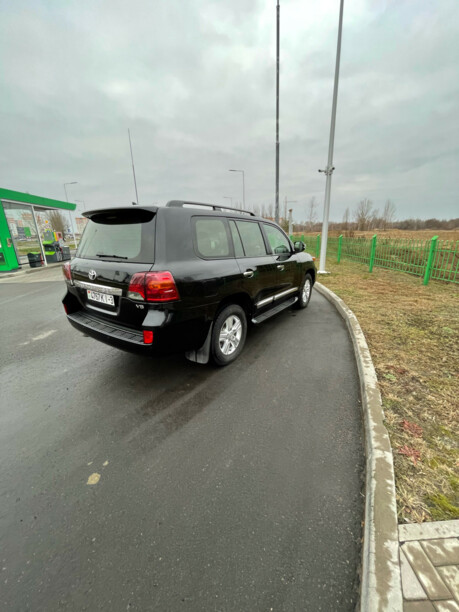 Toyota Land Cruiser J200 · Рестайлинг, 7 мест, 2013 г.