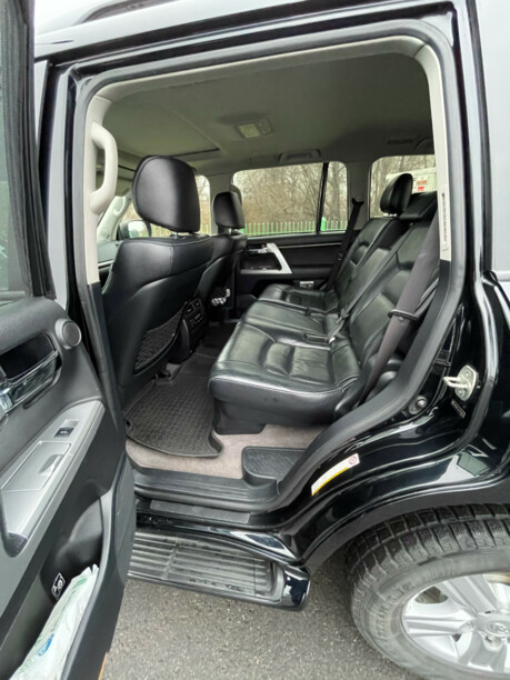 Toyota Land Cruiser J200 · Рестайлинг, 7 мест, 2013 г.