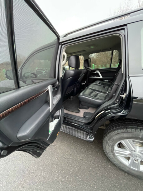 Toyota Land Cruiser J200 · Рестайлинг, 7 мест, 2013 г.