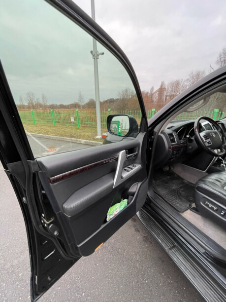Toyota Land Cruiser J200 · Рестайлинг, 7 мест, 2013 г.