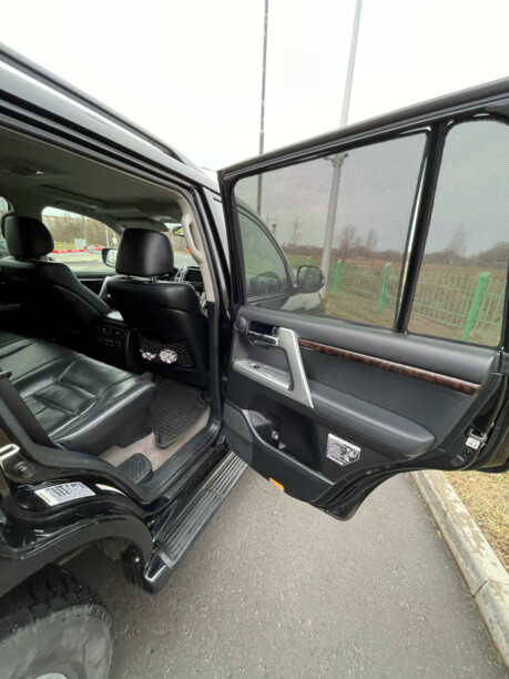 Toyota Land Cruiser J200 · Рестайлинг, 7 мест, 2013 г.