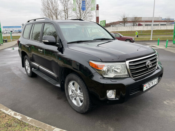 Toyota Land Cruiser J200 · Рестайлинг, 7 мест, 2013 г.