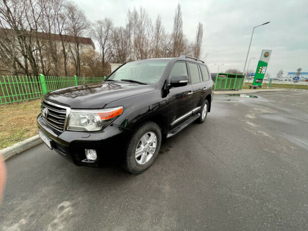 Toyota Land Cruiser J200 · Рестайлинг, 7 мест, 2013 г.