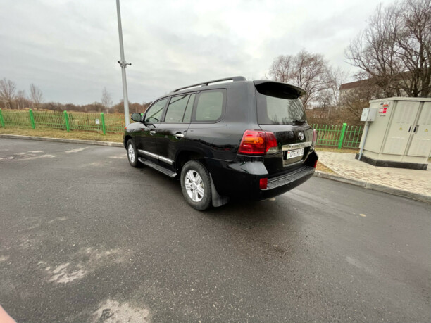 Toyota Land Cruiser J200 · Рестайлинг, 7 мест, 2013 г.