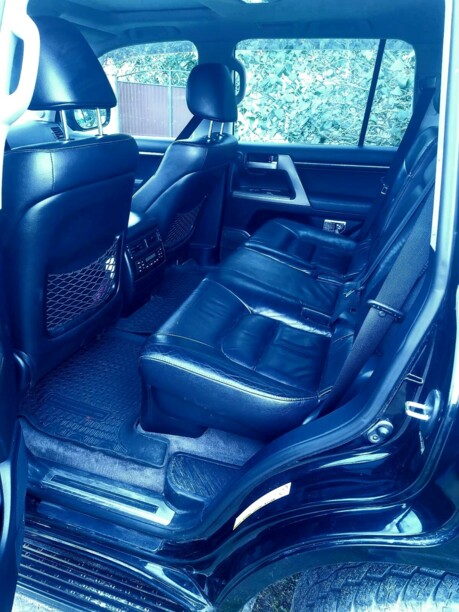 Toyota Land Cruiser J200, 7 мест, 2011 г.