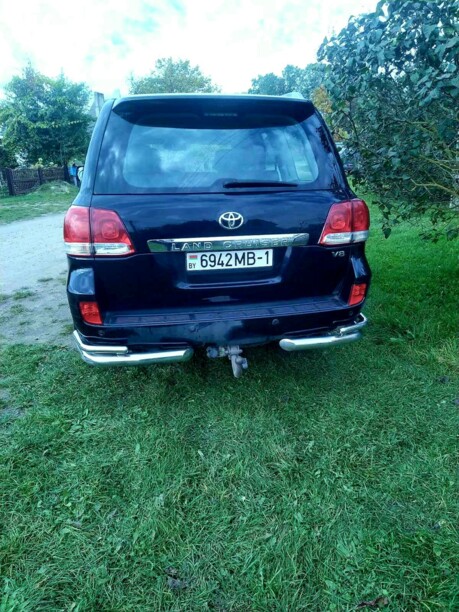 Toyota Land Cruiser J200, 7 мест, 2011 г.