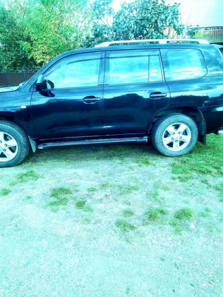 Toyota Land Cruiser J200, 7 мест, 2011 г.