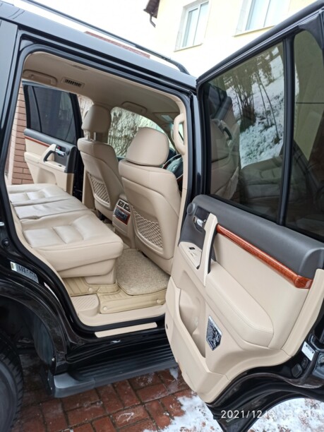 Toyota Land Cruiser J200, 7 мест, 2012 г.