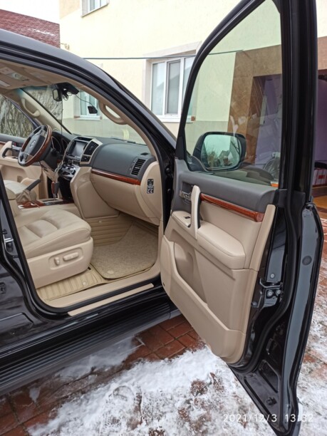 Toyota Land Cruiser J200, 7 мест, 2012 г.