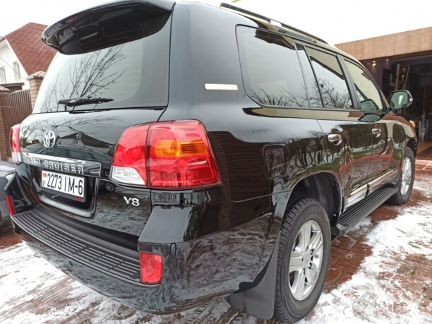 Toyota Land Cruiser J200, 7 мест, 2012 г.