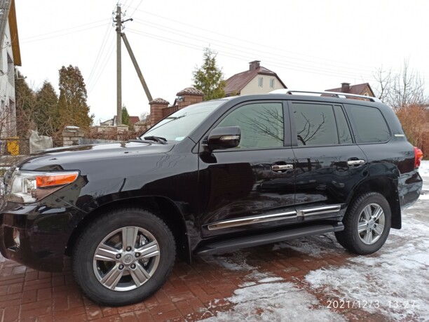 Toyota Land Cruiser J200, 7 мест, 2012 г.
