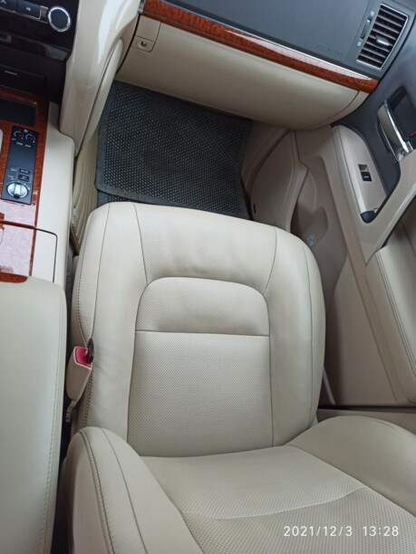 Toyota Land Cruiser J200, 7 мест, 2012 г.