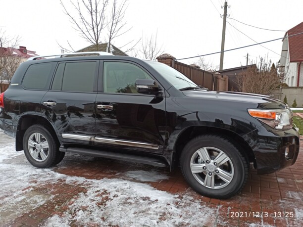Toyota Land Cruiser J200, 7 мест, 2012 г.