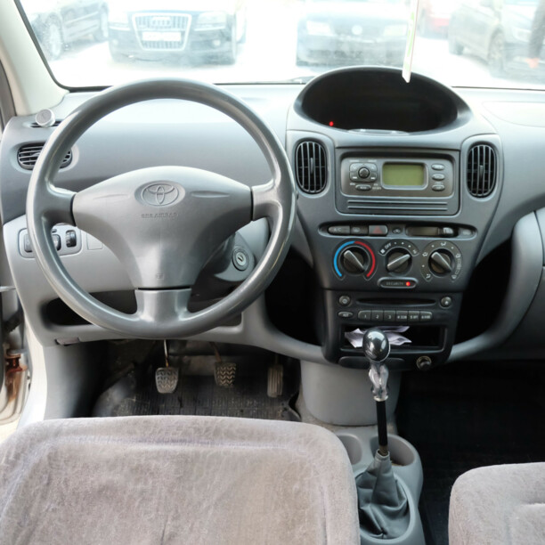 Toyota Yaris Verso, 2002 г.