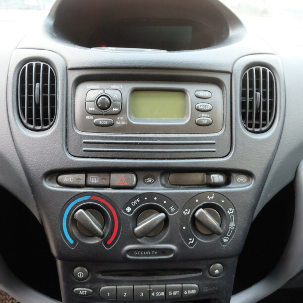 Toyota Yaris Verso, 2002 г.