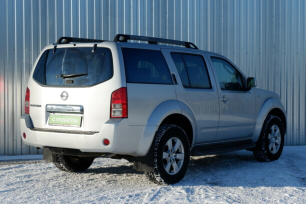 Nissan Pathfinder R51, 7 мест, 2006 г.