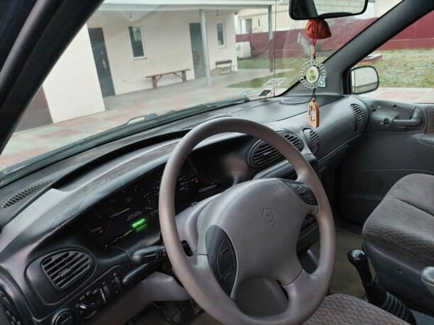 Chrysler Voyager III, 7 мест, 1999 г.