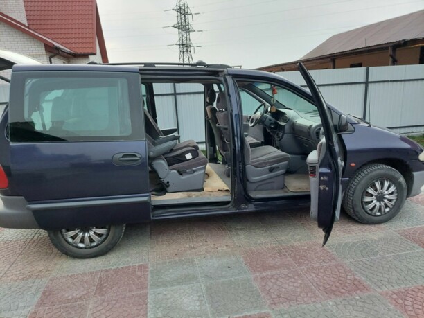 Chrysler Voyager III, 7 мест, 1999 г.