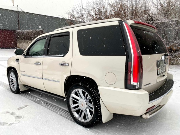 Cadillac Escalade III, 7 мест, 2013 г.