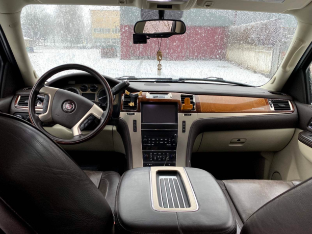 Cadillac Escalade III, 7 мест, 2013 г.