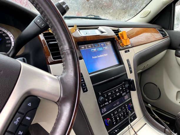 Cadillac Escalade III, 7 мест, 2013 г.